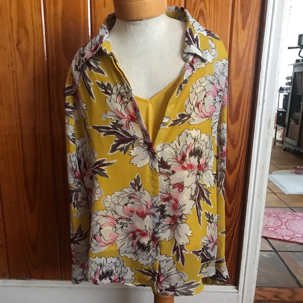 Liz Claiborne size medium sheer yellow top